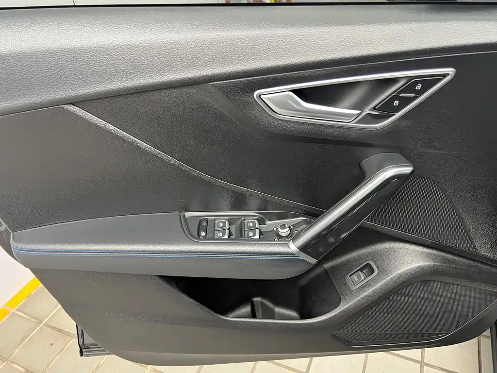 Audi Q2L 2022 — фото 16
