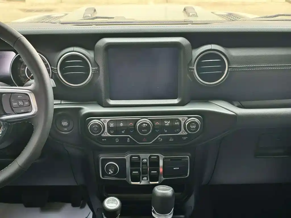 Jeep Gladiator 2025 — фото 10