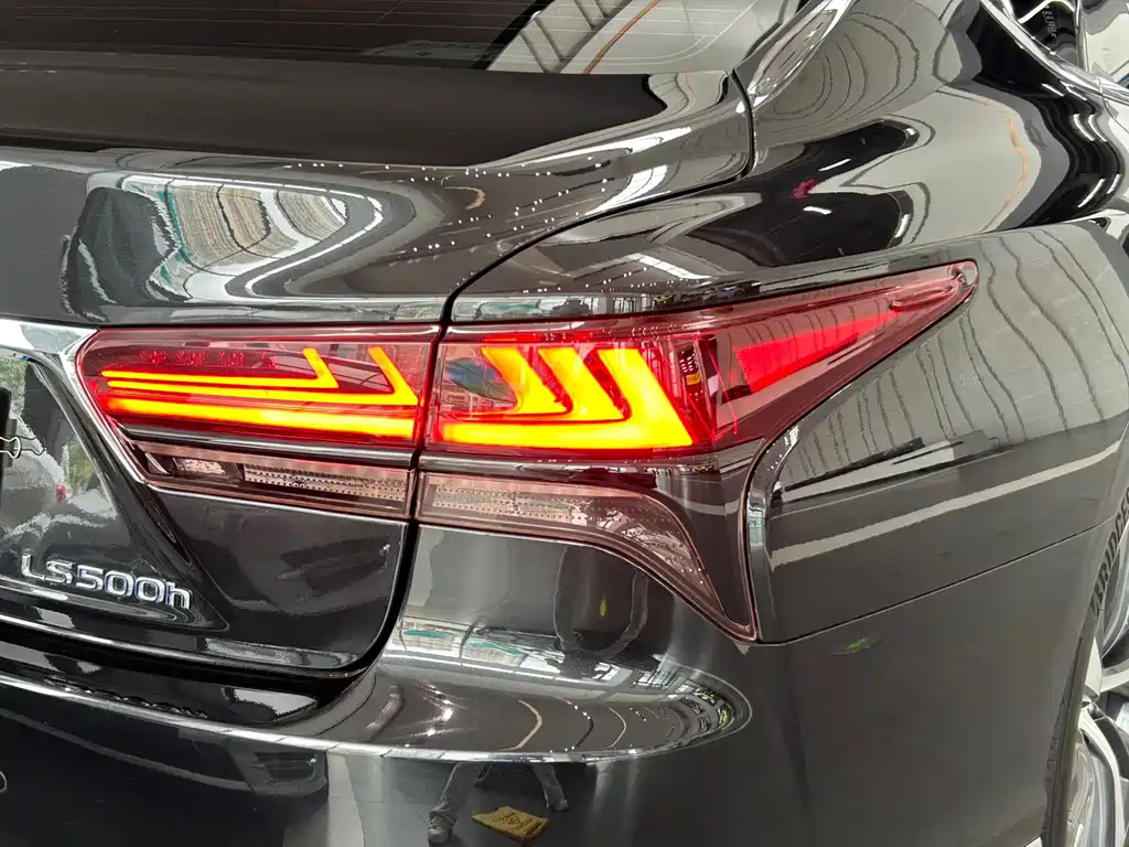 Lexus LS 2021 — фото 19