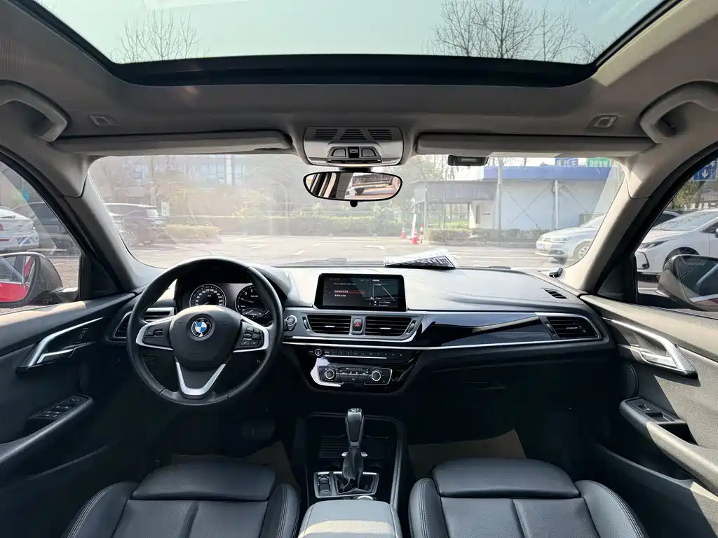 BMW 1 Series 2018 — фото 8