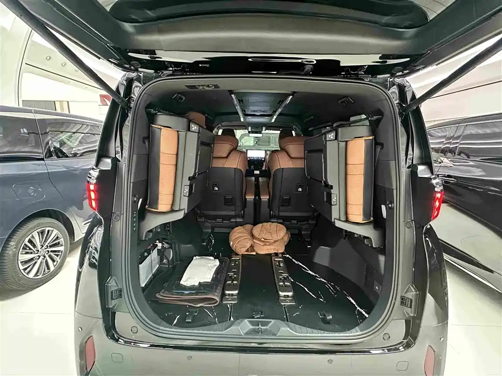 Toyota Alphard 2025 — фото 17