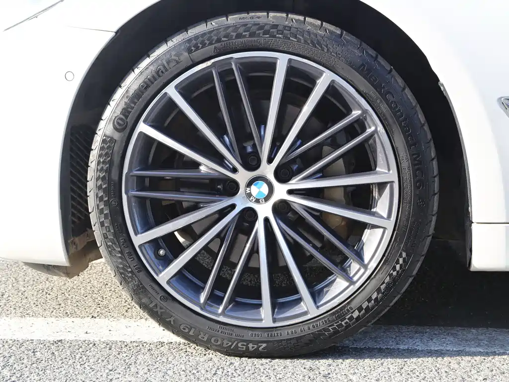 BMW 5 Series 2020 — фото 18
