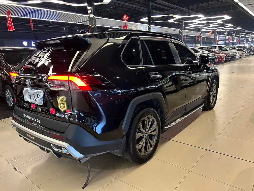 Toyota RAV4 2024 — фото 12