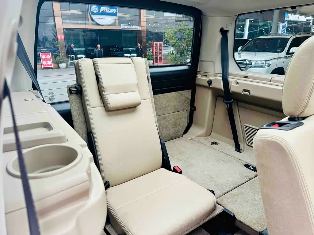 Land Rover Discovery 2015 — фото 9