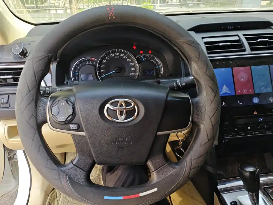 Toyota Camry 2015 — фото 15