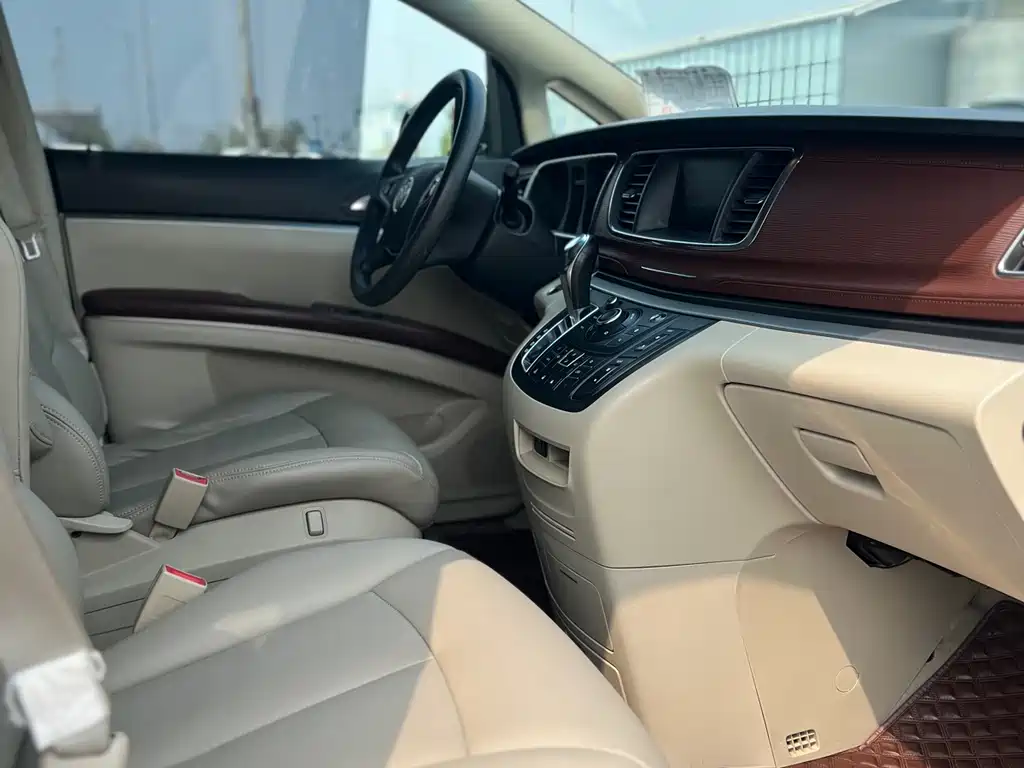 Buick GL8 2018 — фото 11