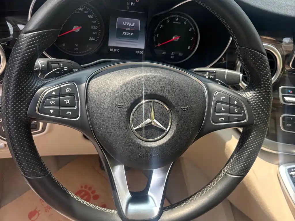 Mercedes-Benz V-Class 2018 — фото 20