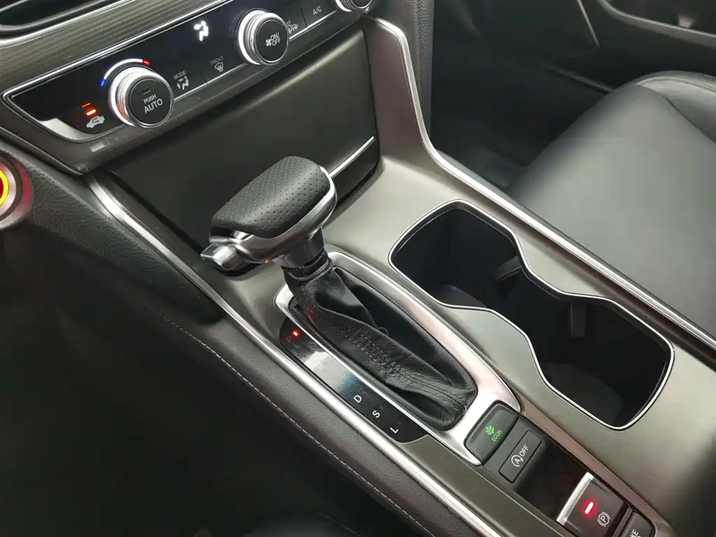 Honda Accord 2022 — фото 13