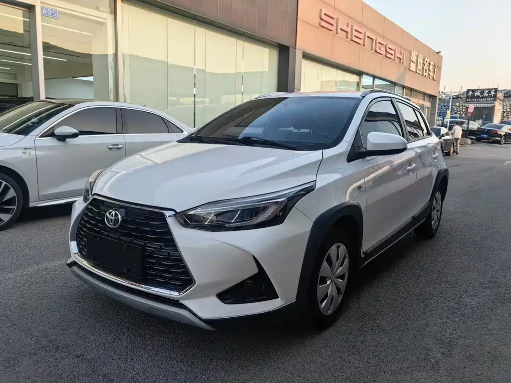 Toyota Yaris L 2021 — фото 1