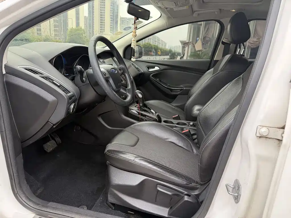 Ford Focus 2014 — фото 10