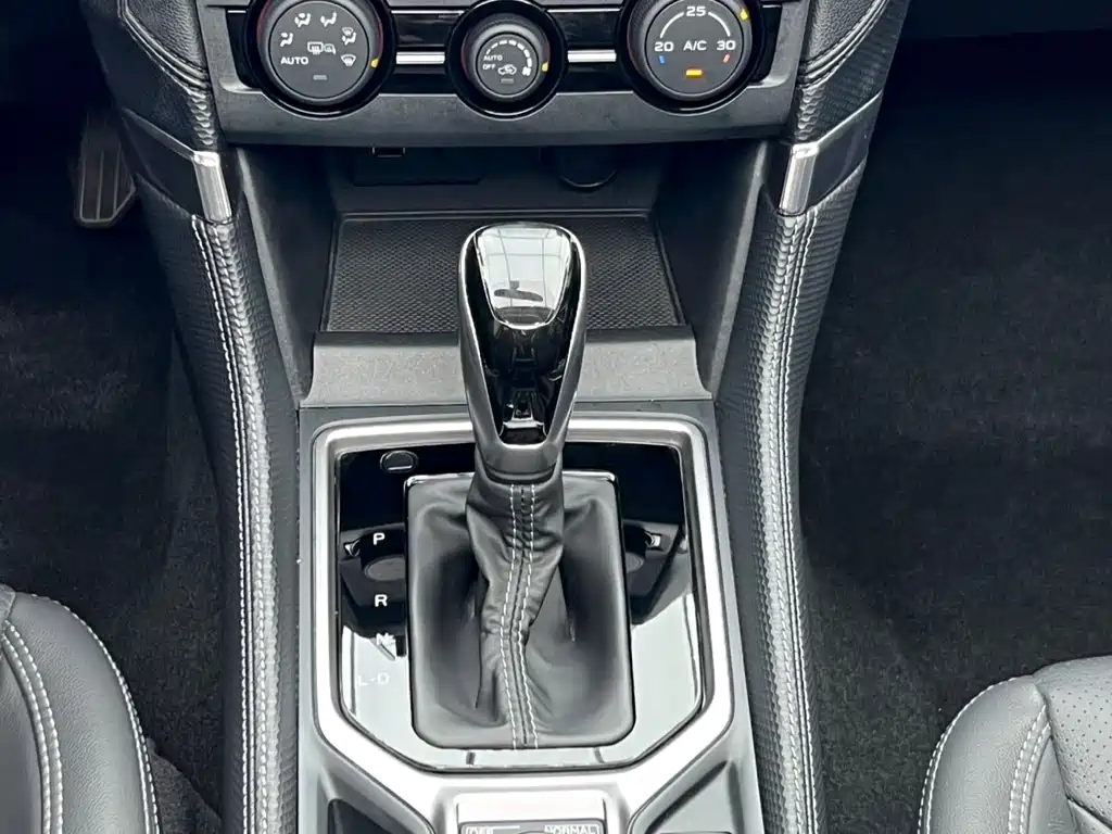 Subaru Forester 2023 — фото 14