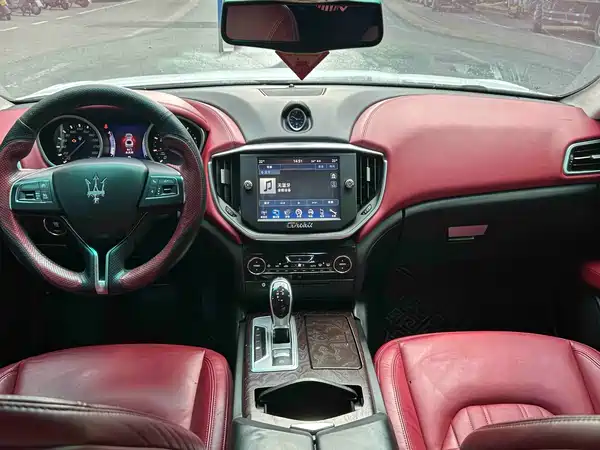 Maserati Ghibli 2015