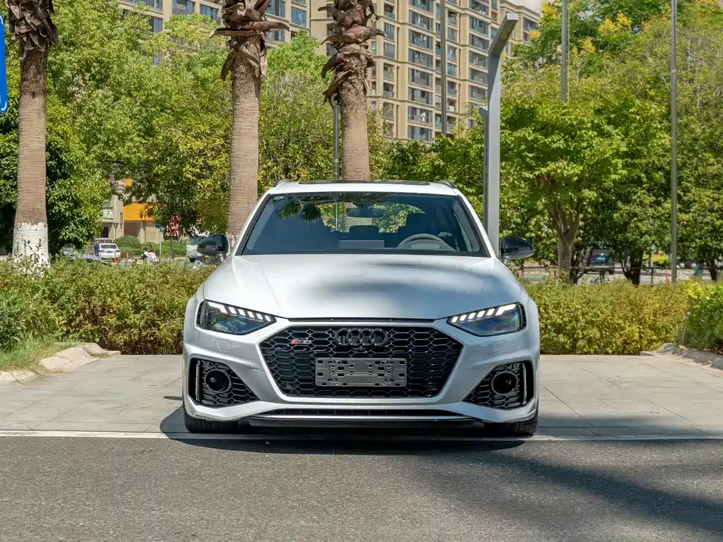 Audi RS 4 2024 — фото 2