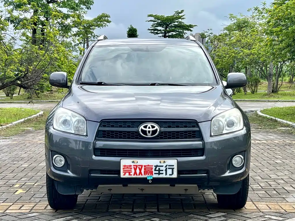 Toyota RAV4 2012 — фото 2