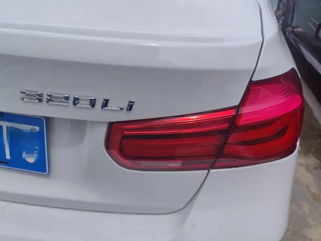 BMW 3 Series 2017 — фото 13