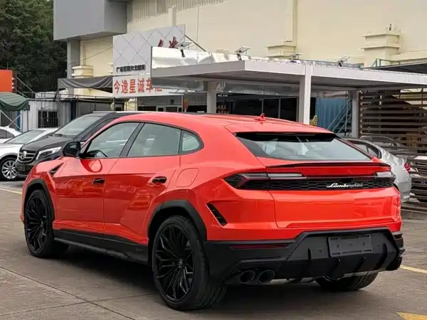 Lamborghini Urus SE 2026