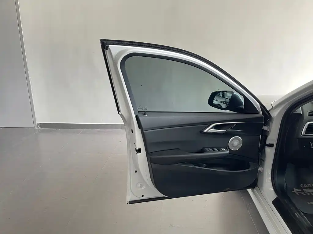 BMW 1 Series 2022 — фото 10