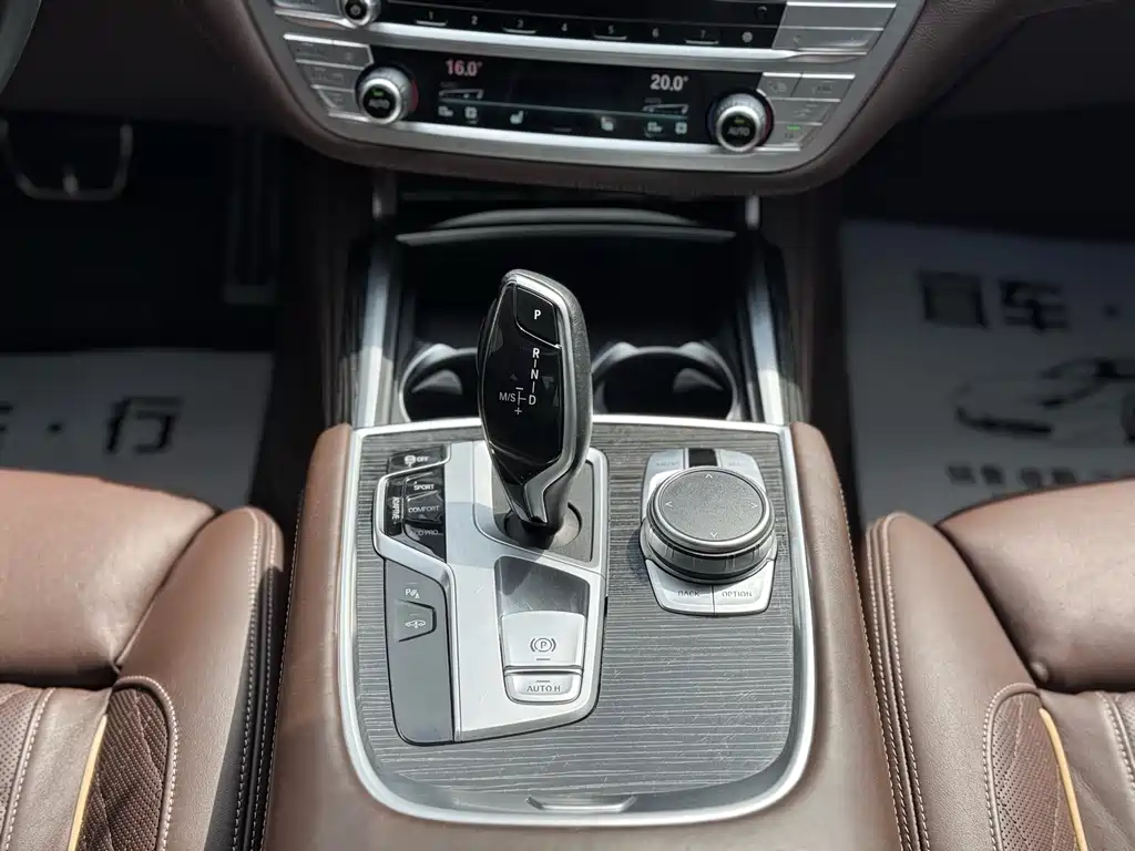 BMW 7 Series 2020 — фото 13