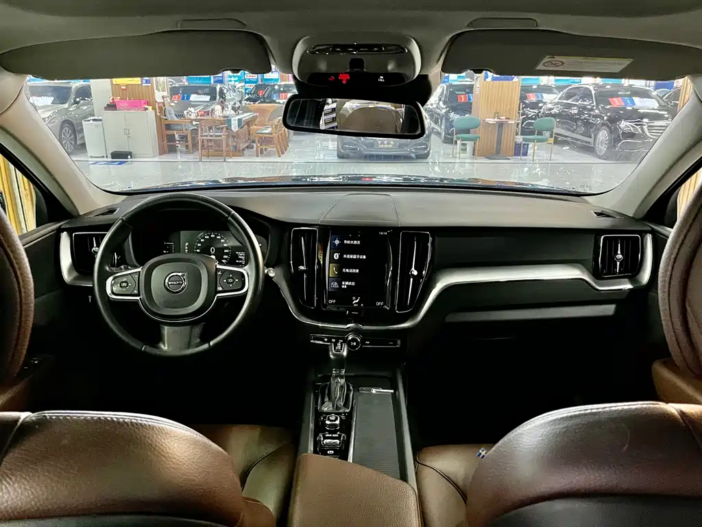 Volvo XC60 2020 — фото 13
