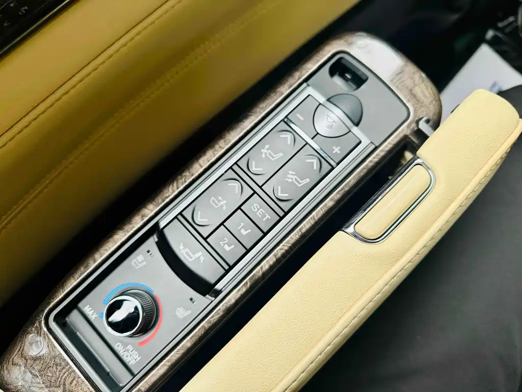Toyota Alphard 2019 — фото 16