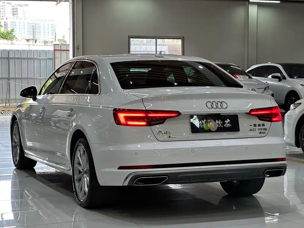 Audi A4L 2019 — фото 13