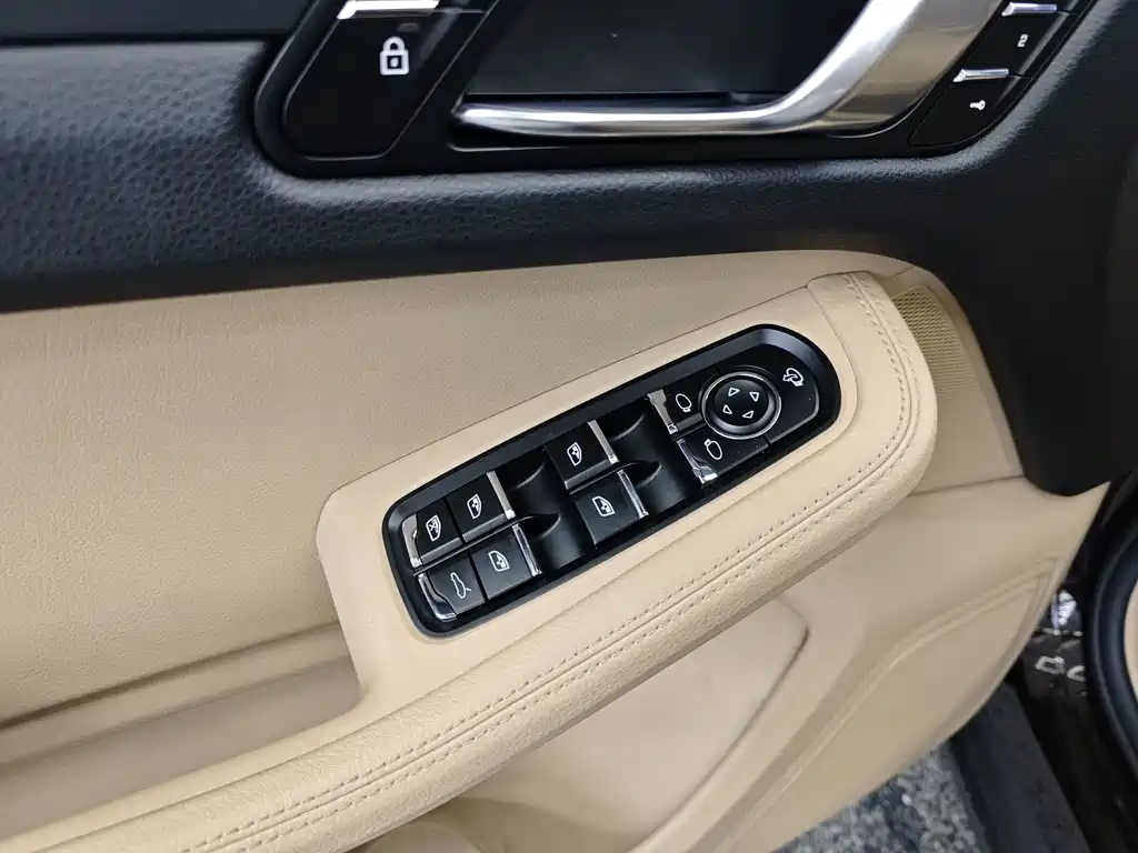 Porsche Macan 2020 — фото 17