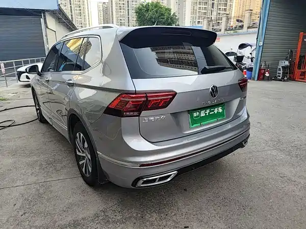 Volkswagen Tiguan L Plug-In Hybrid 2022