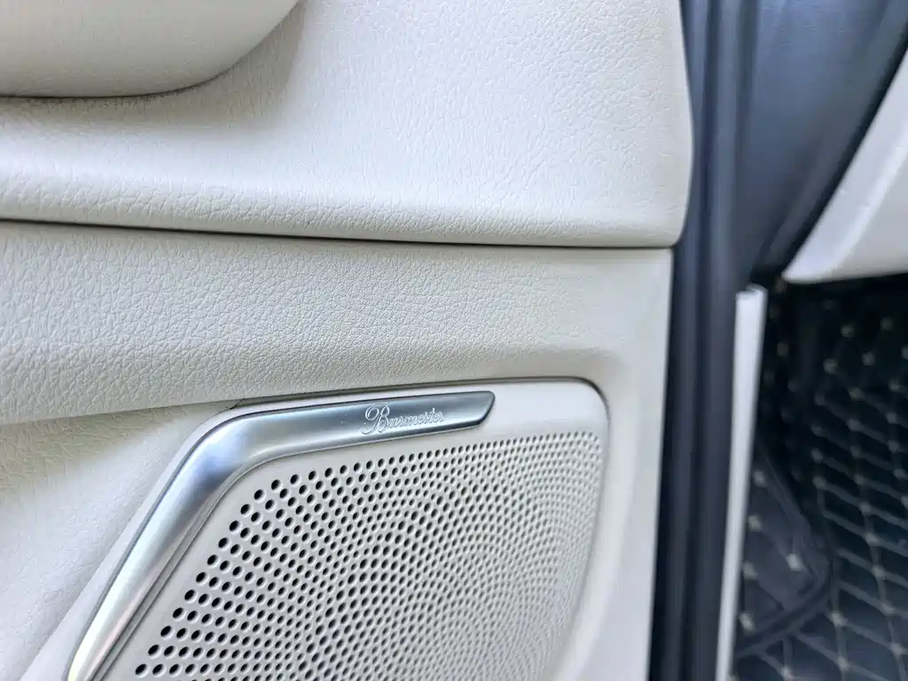 Mercedes-Benz V-Class 2019 — фото 13