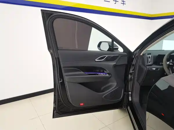 Hongqi HS3 PHEV 2025