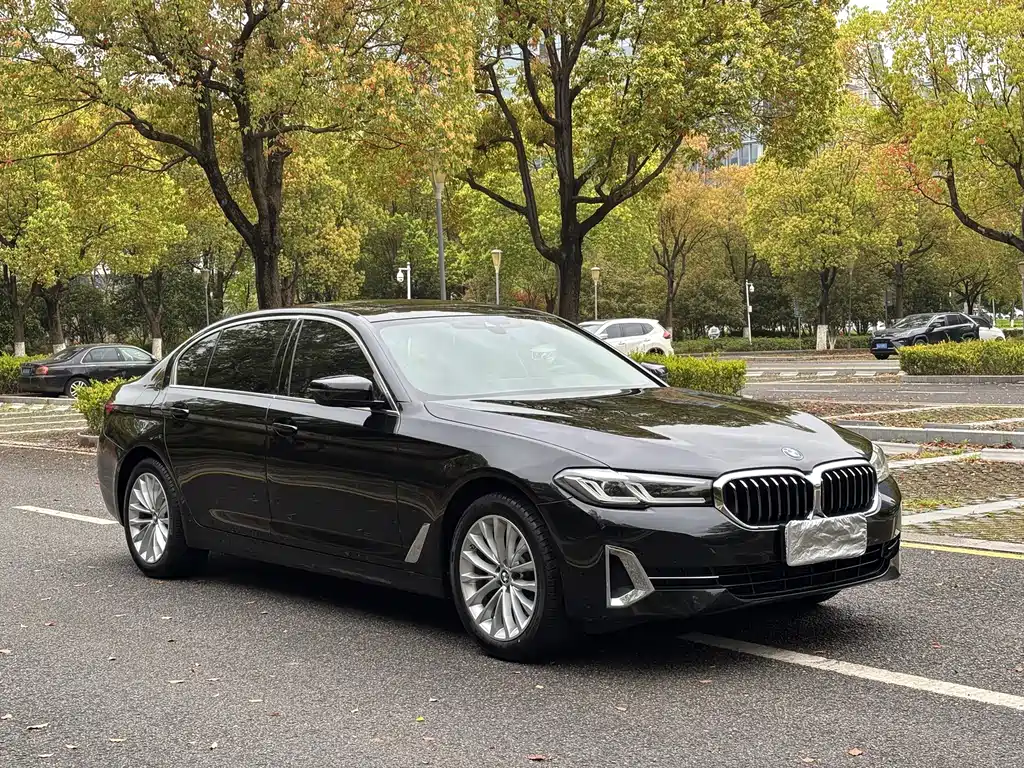 BMW 5 Series 2023 — фото 3