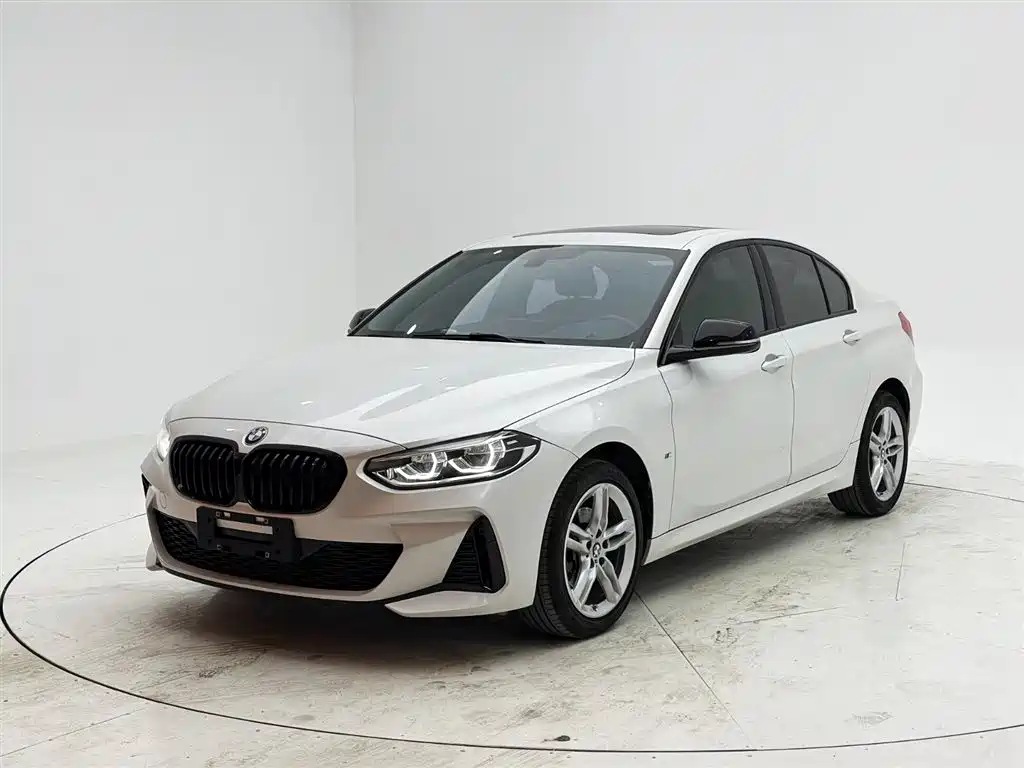 BMW 1 Series 2022 — фото 1
