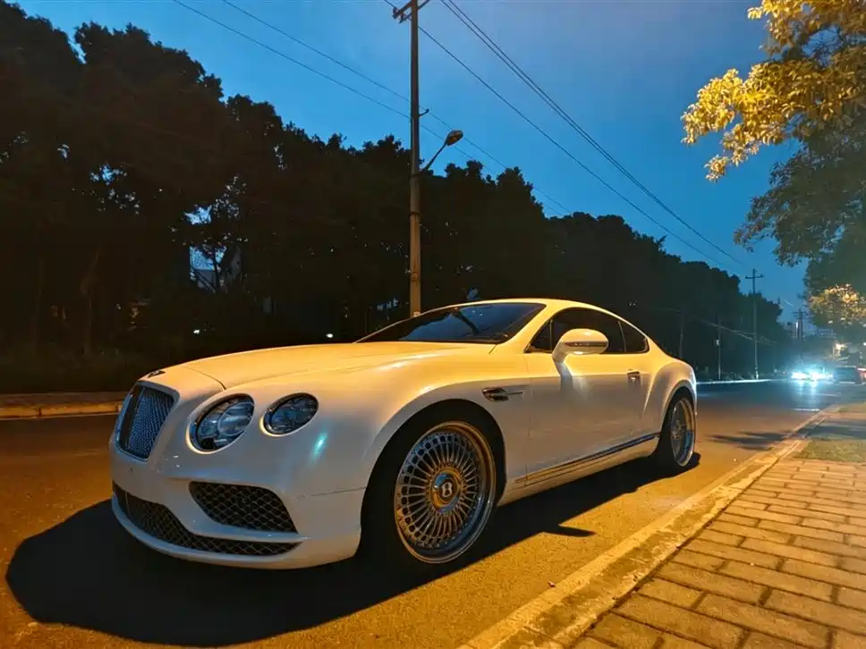 Bentley Continental 2014 — фото 1