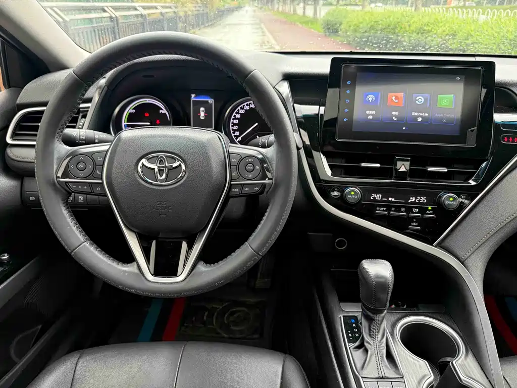 Toyota Camry 2021 — фото 8