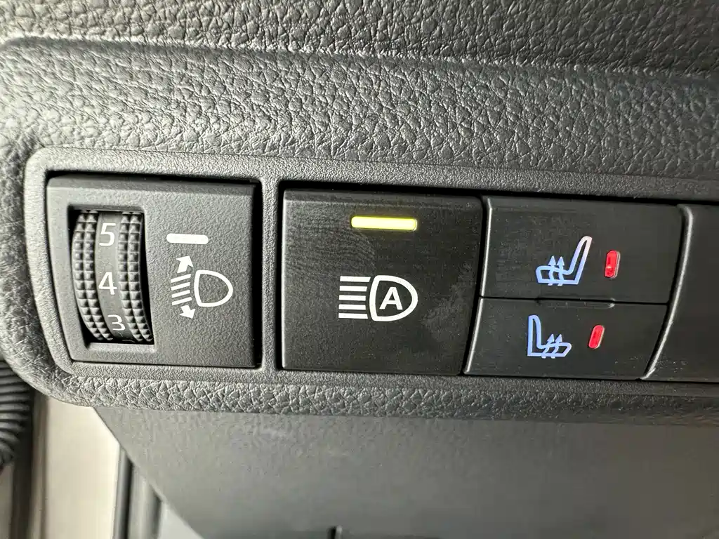 Toyota Corolla 2023 — фото 12