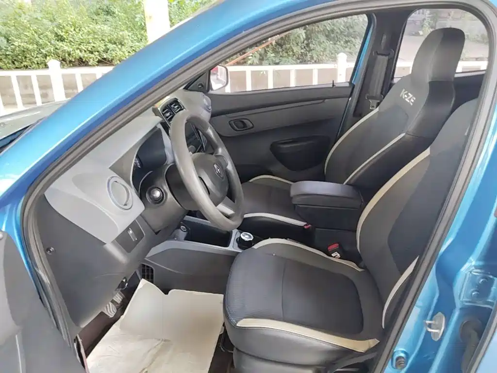 Renault Eno 2021 — фото 15