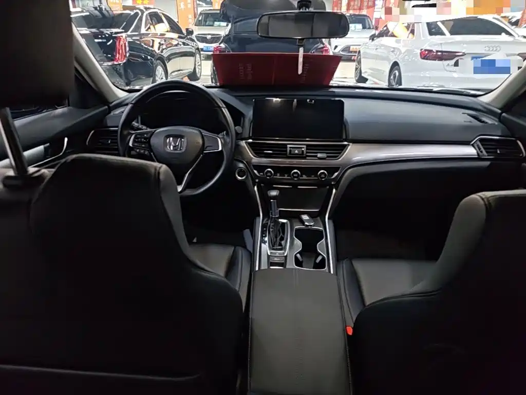 Honda Accord 2022 — фото 10