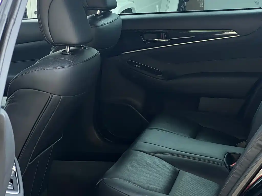 Toyota Crown 2016 — фото 21