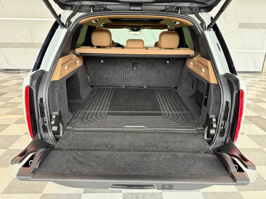 Land Rover Range Rover 2023 — фото 18