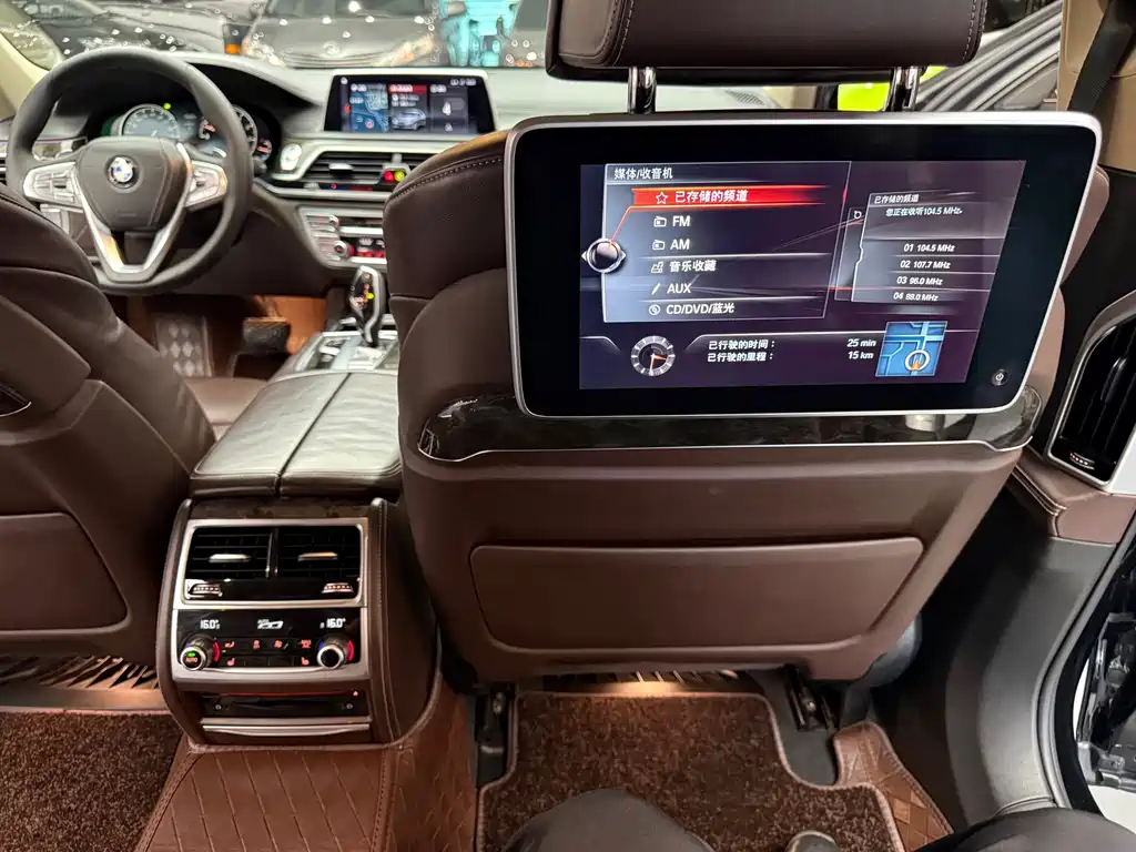 BMW 7 Series 2016 — фото 13