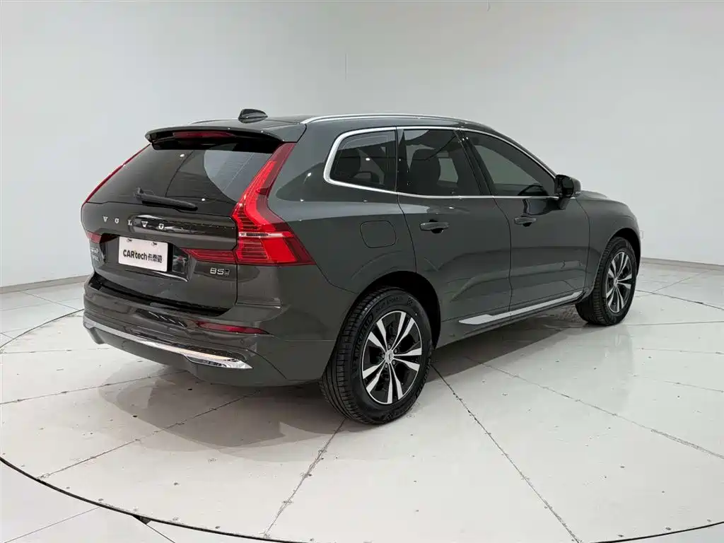 Volvo XC60 2022 — фото 8