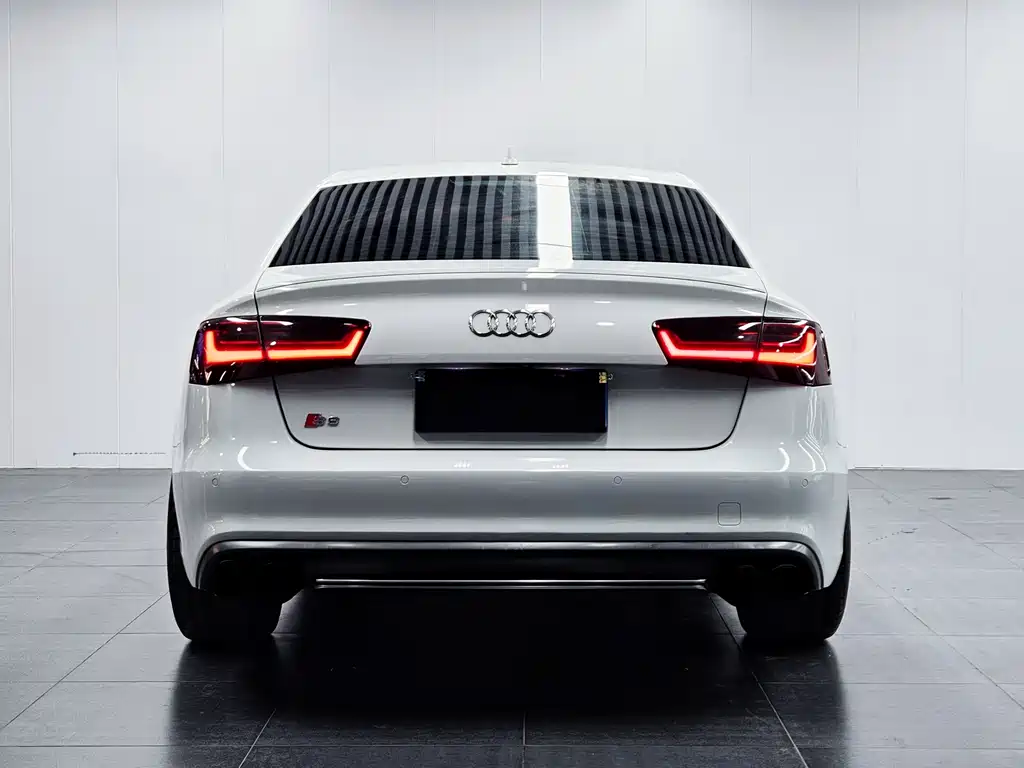 Audi S6 2013 — фото 10
