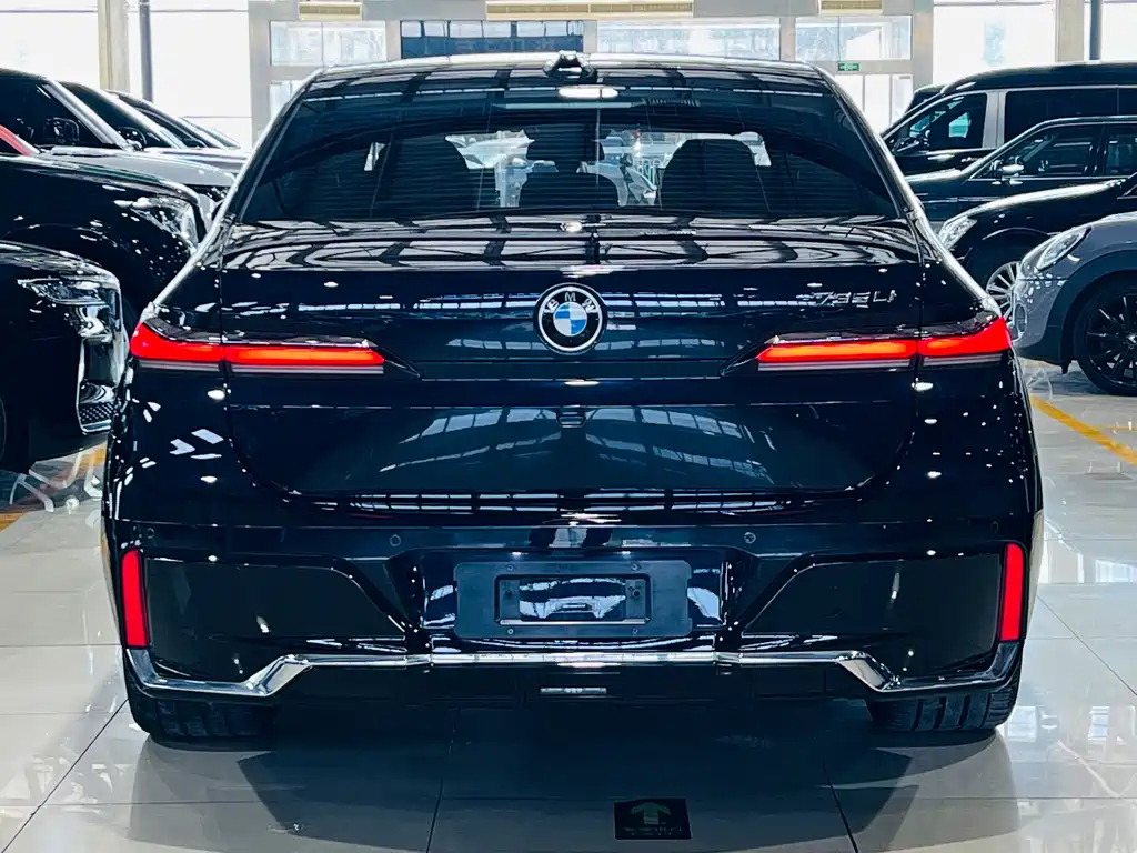 BMW 7 Series 2024 — фото 12