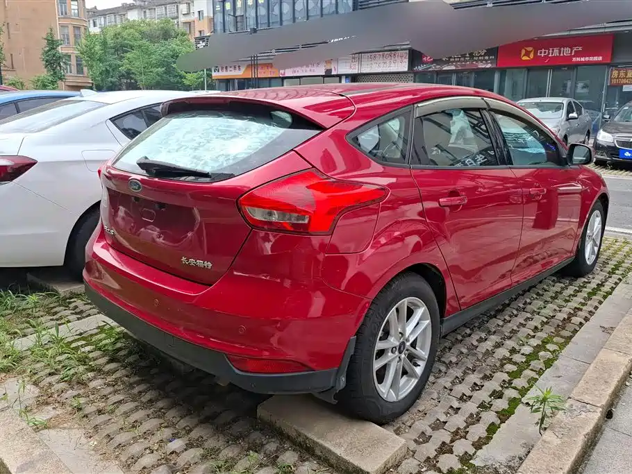 Ford Focus 2015 — фото 3