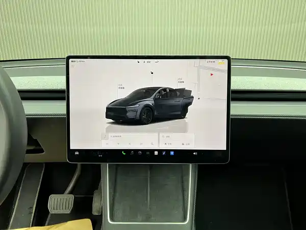 Tesla Model Y 2025