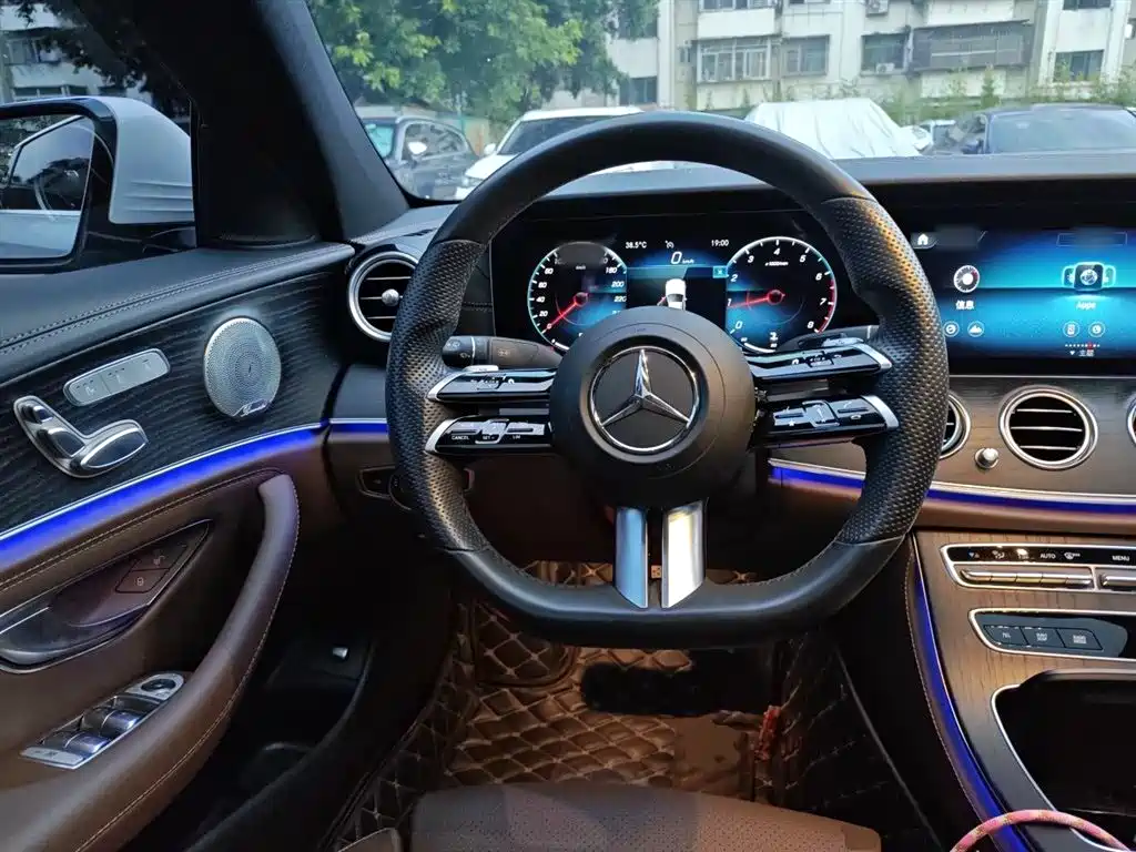 Mercedes-Benz E-Class 2022 — фото 11