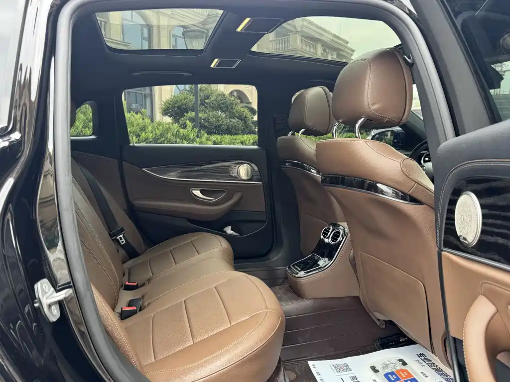 Mercedes-Benz E-Class 2020 — фото 14