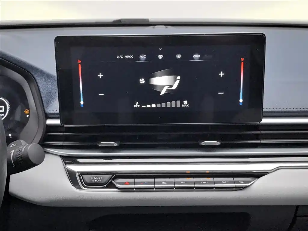 Geely Emgrand 2022 — фото 12