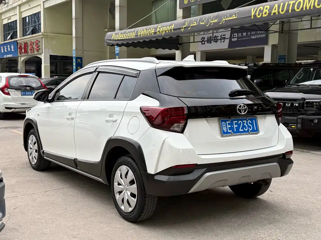 Toyota Yaris L 2023 — фото 6