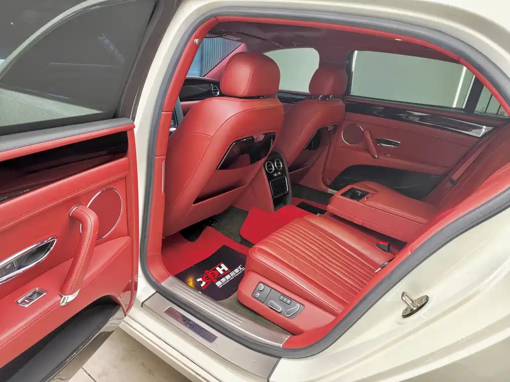 Bentley Flying Spur 2018 — фото 10