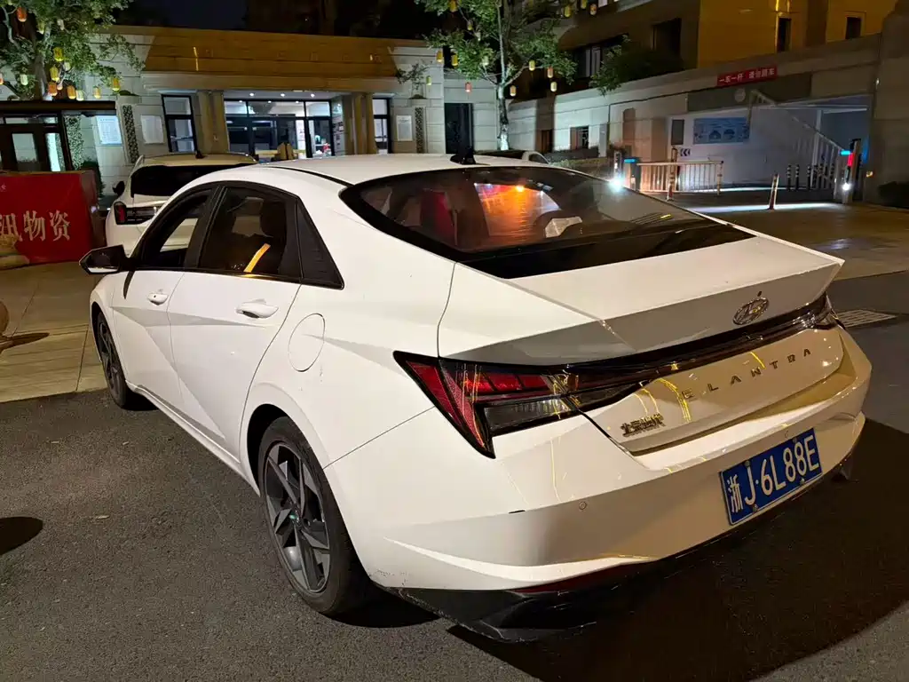 Hyundai Elantra 2021